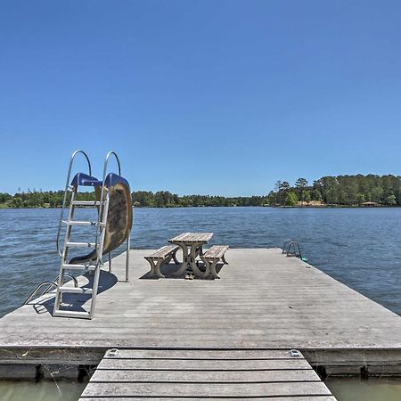 House With Dock And Slide Situated On Lake Sinclair! Sparta Luaran gambar