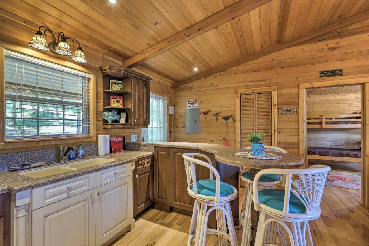 House With Dock And Slide Situated On Lake Sinclair! Sparta Luaran gambar