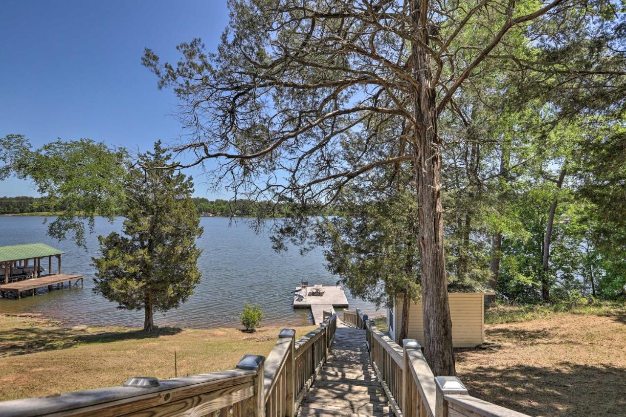 House With Dock And Slide Situated On Lake Sinclair! Sparta Luaran gambar