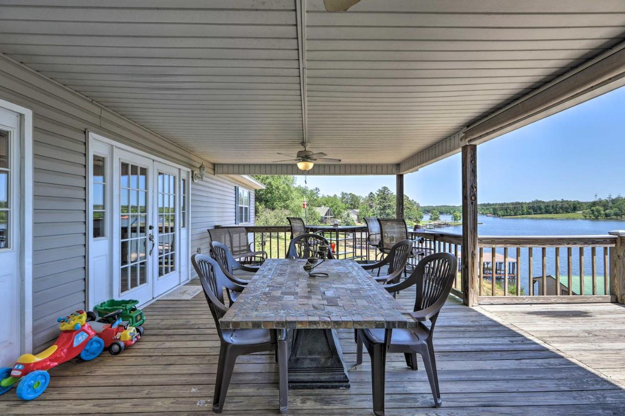 House With Dock And Slide Situated On Lake Sinclair! Sparta Luaran gambar