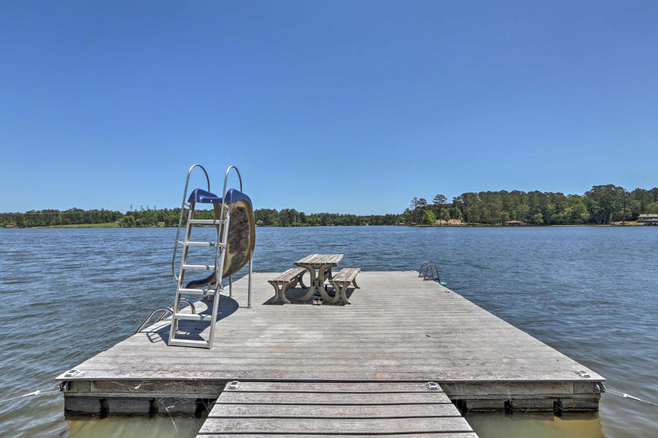 House With Dock And Slide Situated On Lake Sinclair! Sparta Luaran gambar