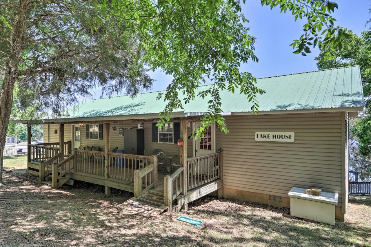House With Dock And Slide Situated On Lake Sinclair! Sparta Luaran gambar