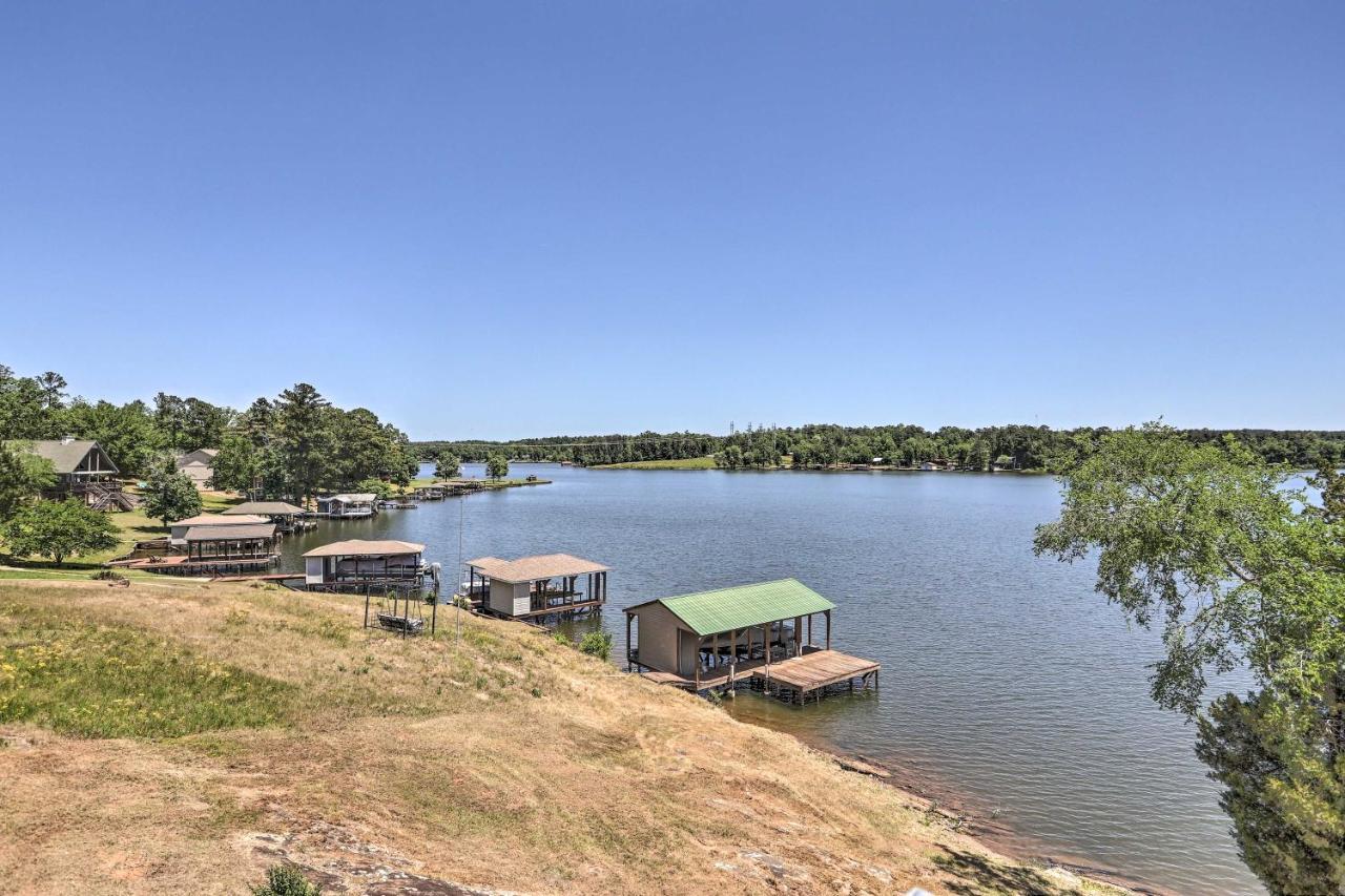 House With Dock And Slide Situated On Lake Sinclair! Sparta Luaran gambar